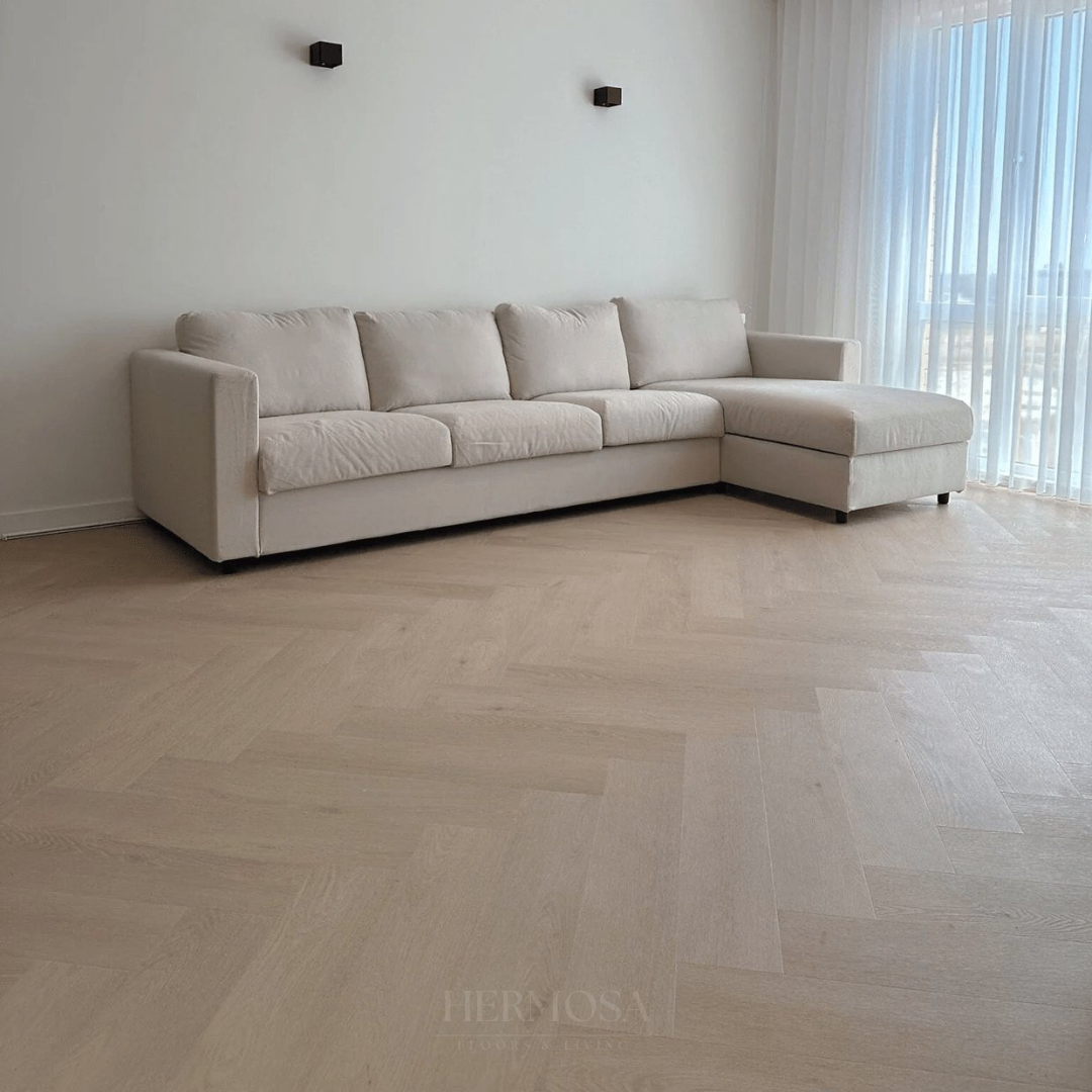 Chloé licht beige eiken PVC Visgraat XL