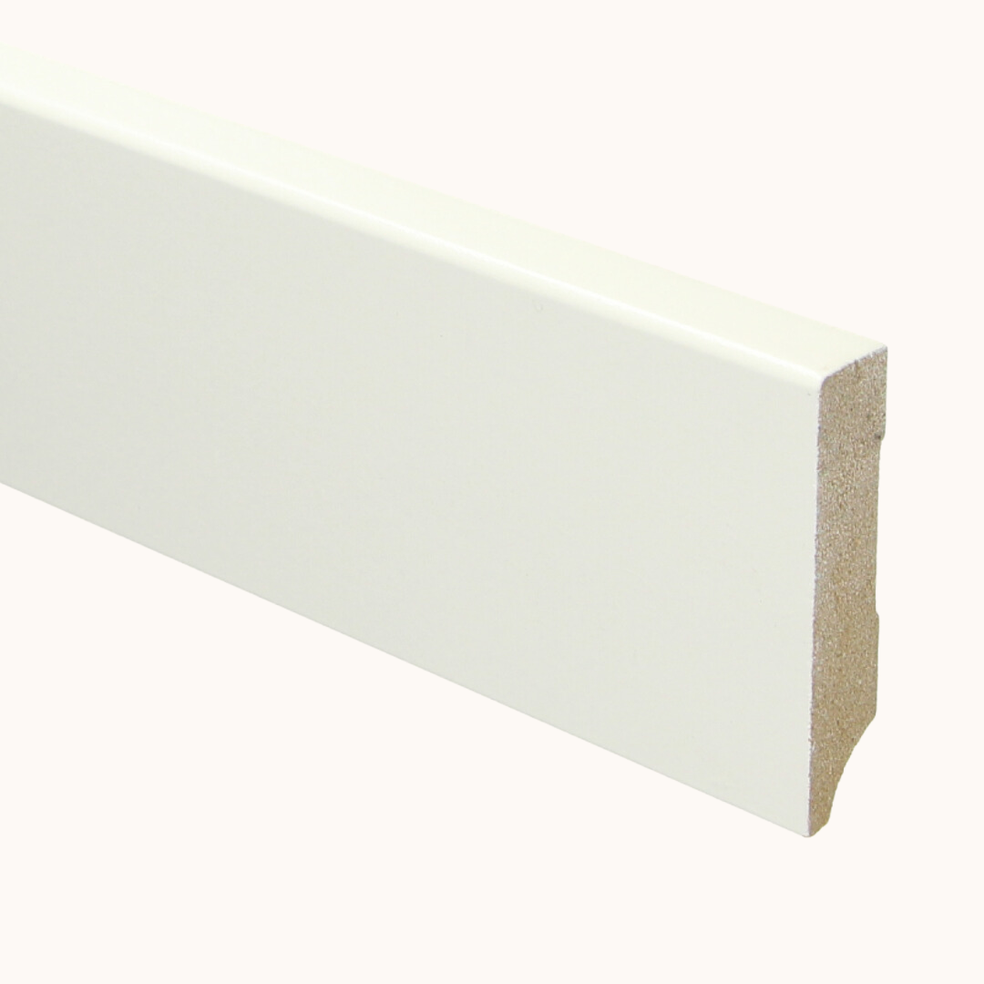 Gelakte plint RAL 9010