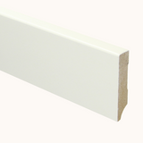 Gelakte plint RAL 9010